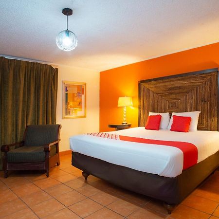 Oyo Hotel Hacienda Don Luis, ロサリト エクステリア 写真 A typical room at the hotel