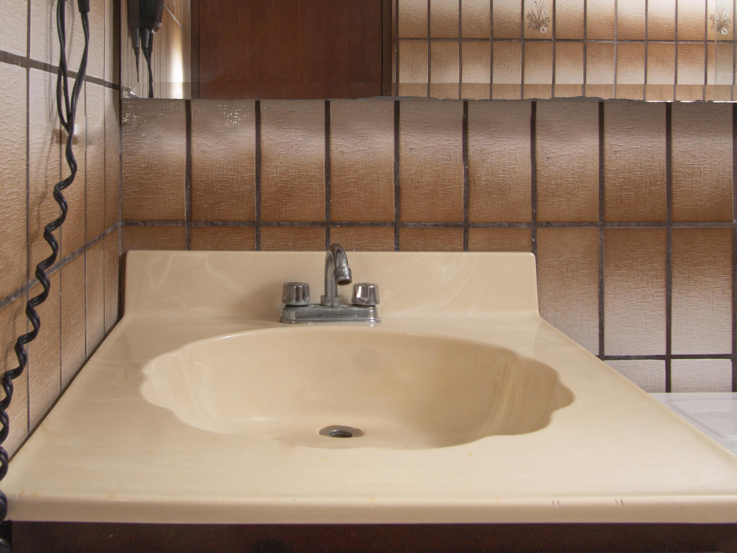 Oyo Hotel Hacienda Don Luis, ロサリト エクステリア 写真 A typical American bathroom sink