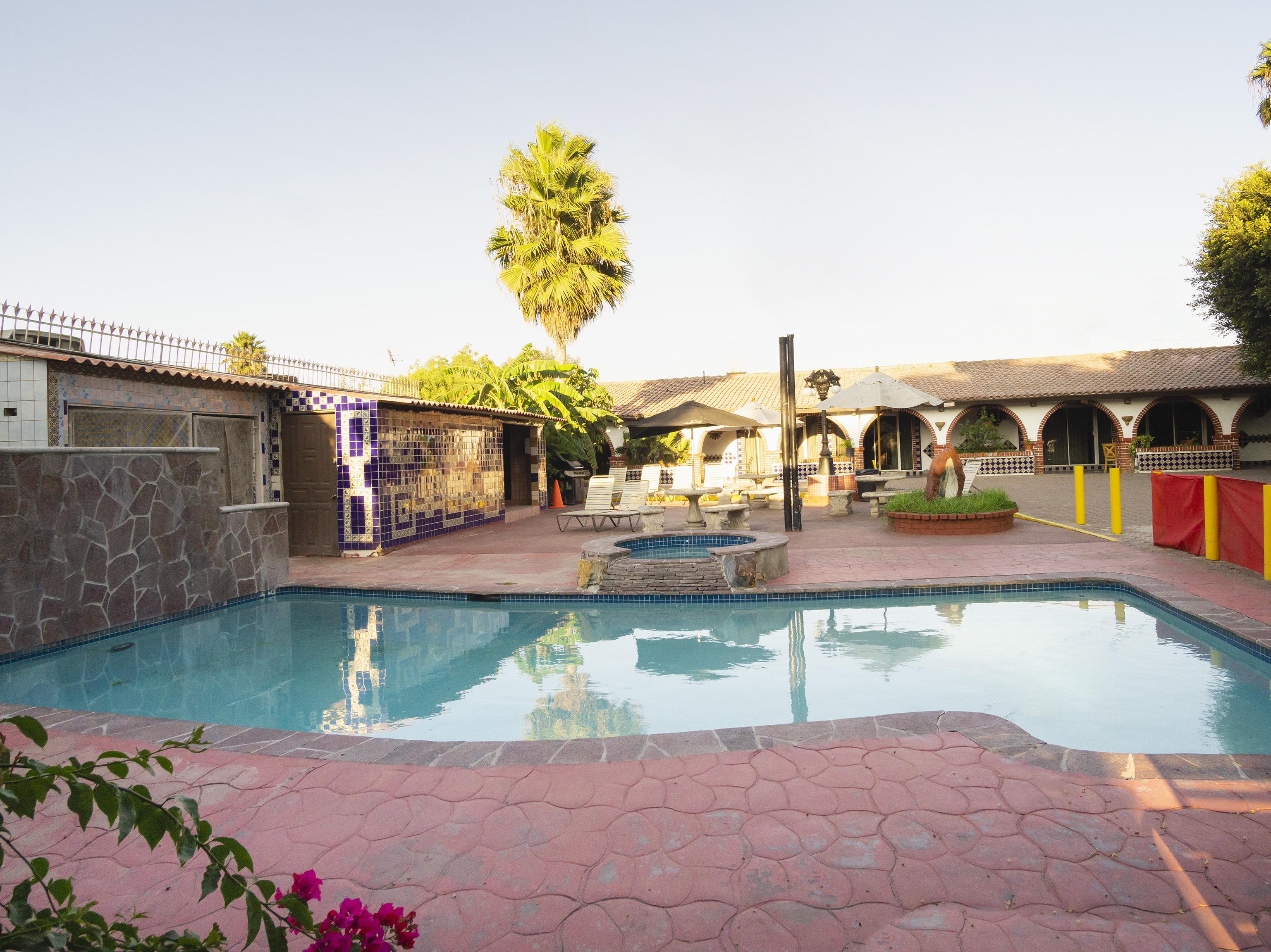 Oyo Hotel Hacienda Don Luis, ロサリト エクステリア 写真 The pool at the Oasis of Minium
