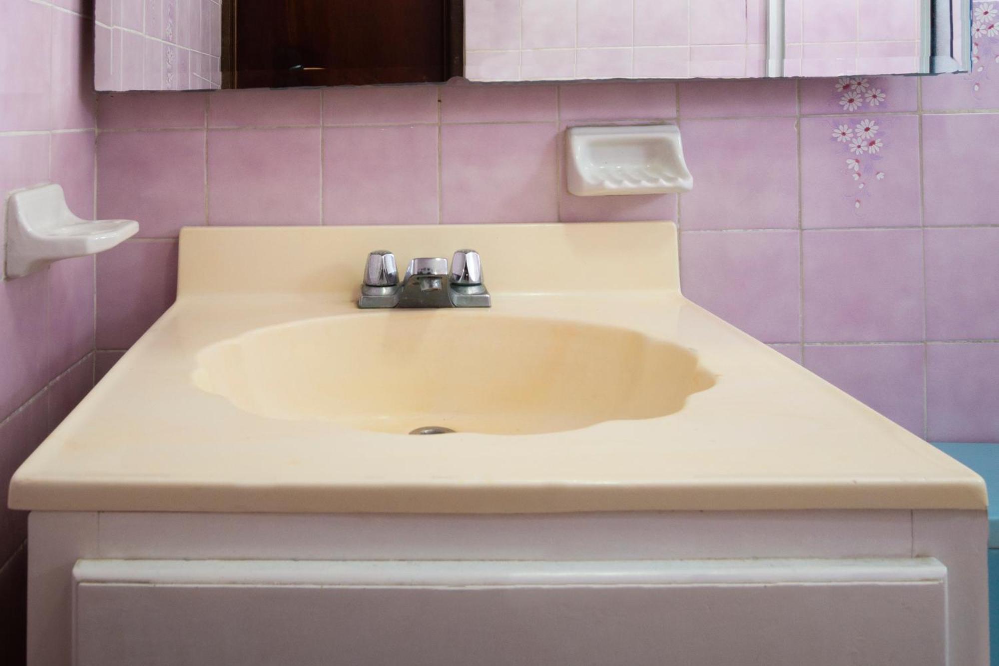 Oyo Hotel Hacienda Don Luis, ロサリト エクステリア 写真 A cultured marble vanity top