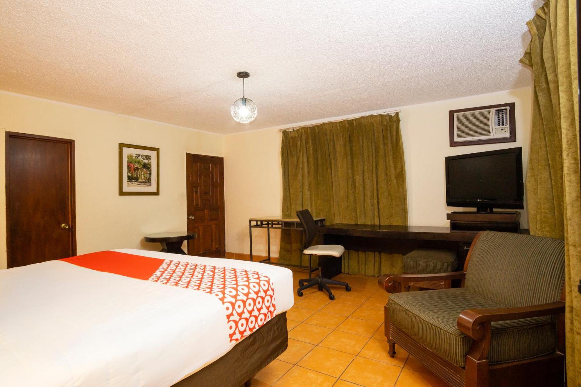 Oyo Hotel Hacienda Don Luis, ロサリト エクステリア 写真 A room at the hotel