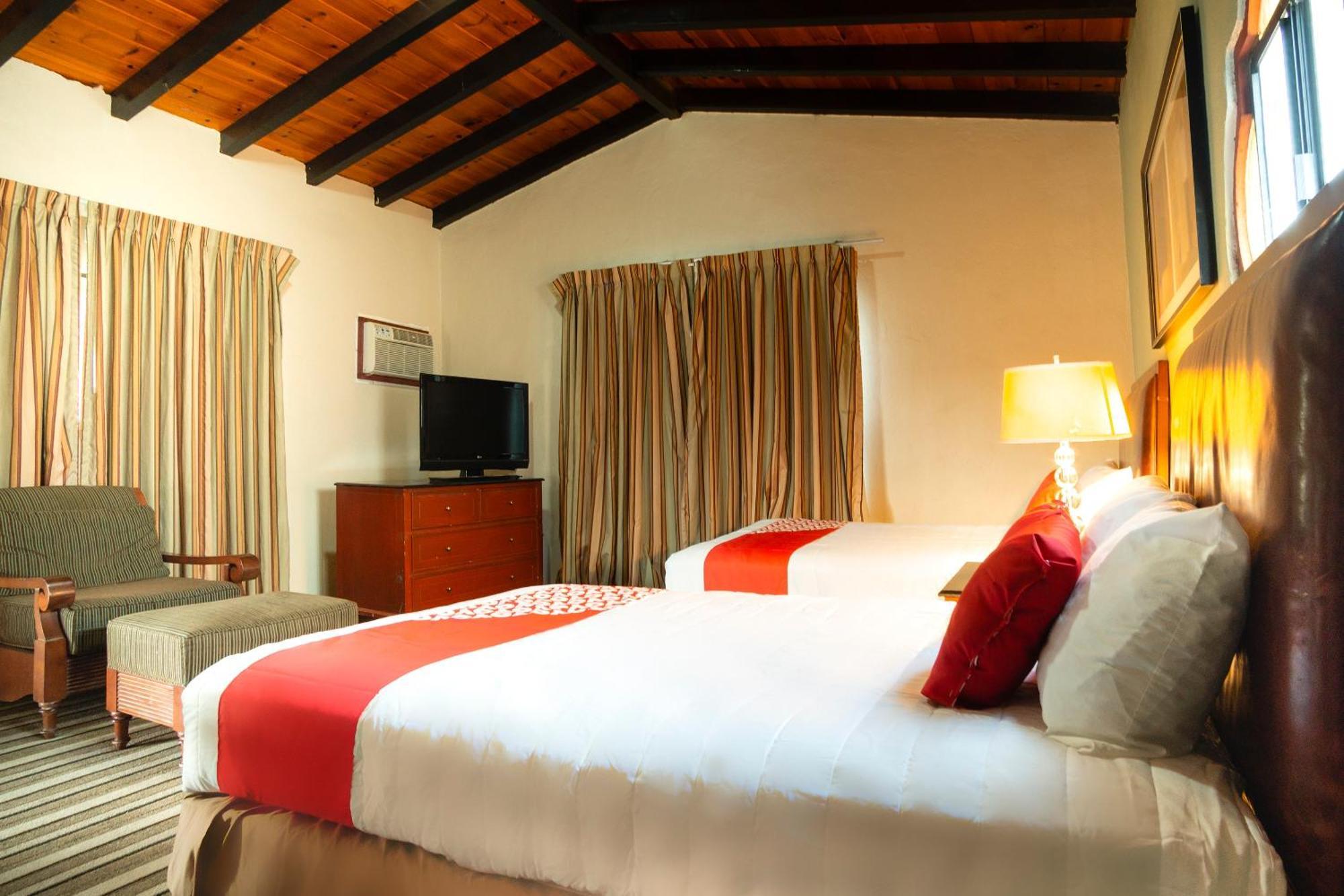Oyo Hotel Hacienda Don Luis, ロサリト エクステリア 写真 A room at the hotel