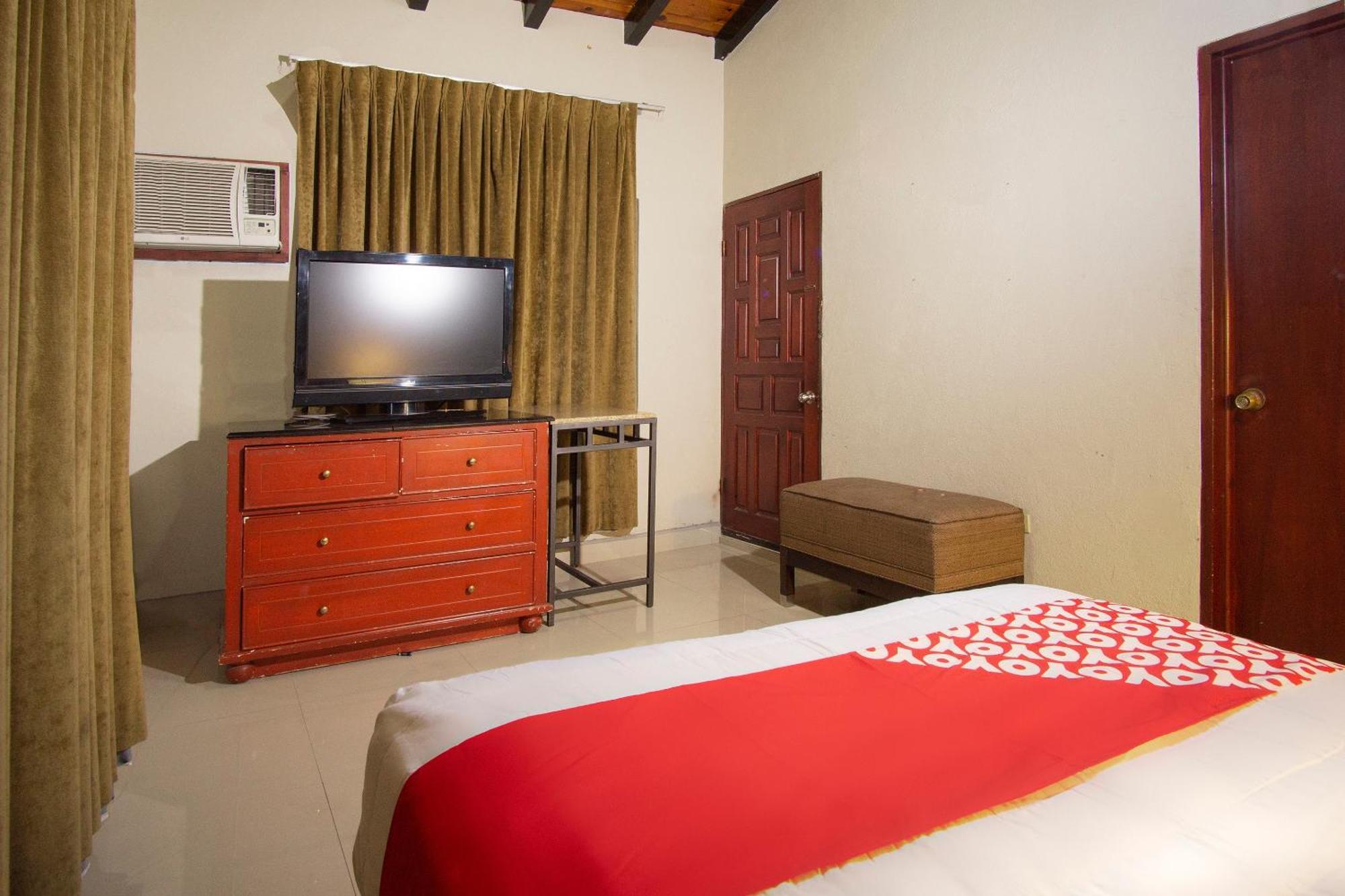 Oyo Hotel Hacienda Don Luis, ロサリト エクステリア 写真 A typical hotel room